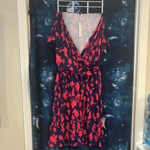 Que Navy and Red Floral Midi Dress